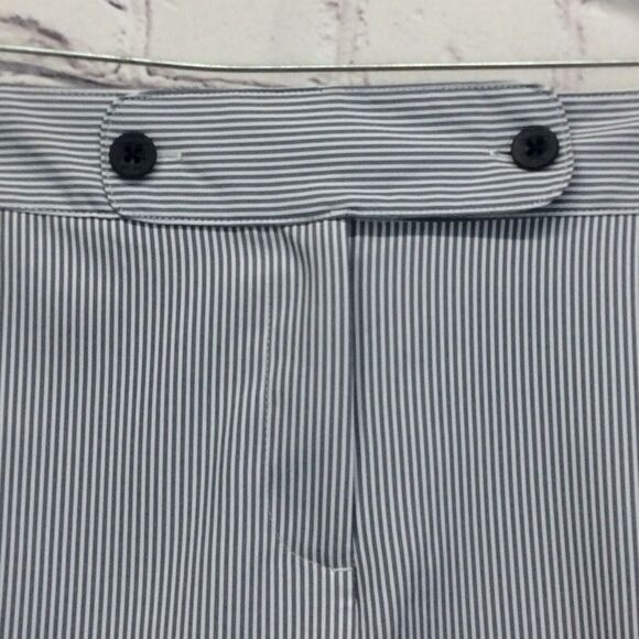 Izod Golf Shorts Women's Size 14 Gray Striped Athleisure Casual Travel Sports - Picture 4 of 9